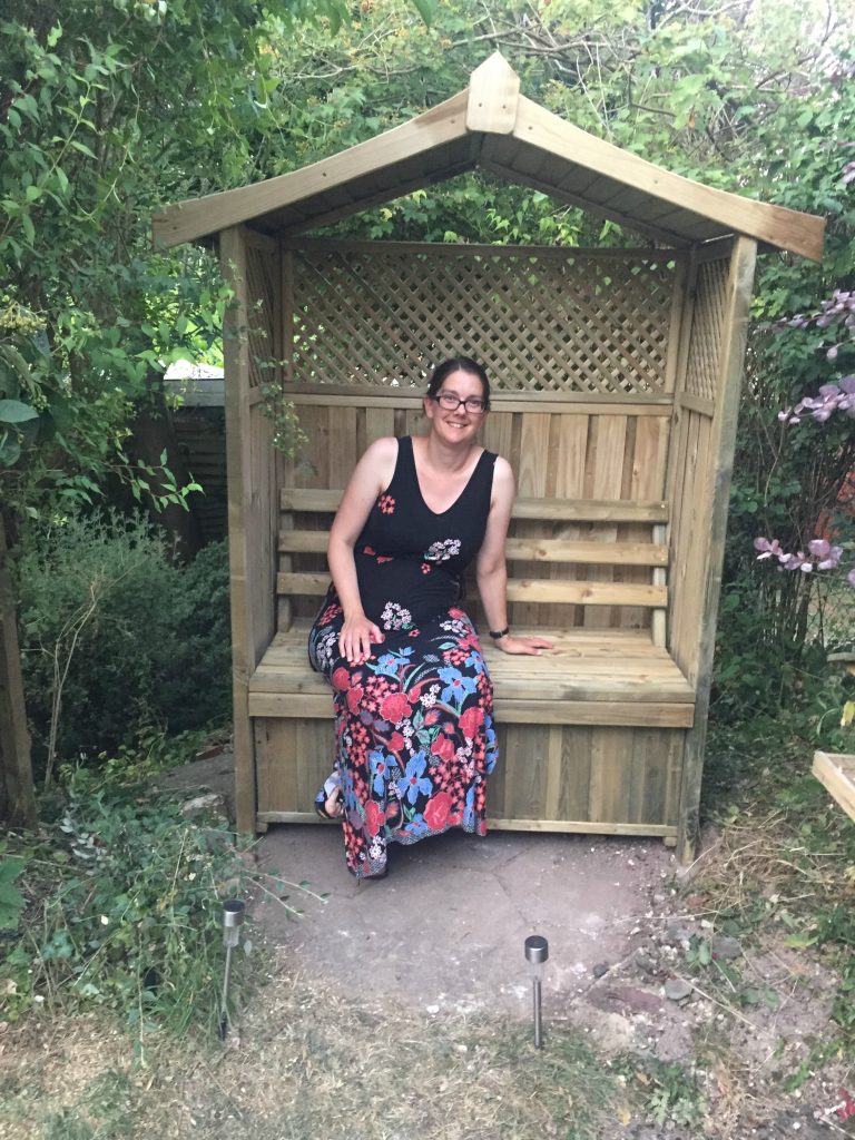 Pregnancy Diary week 21 garden arbour