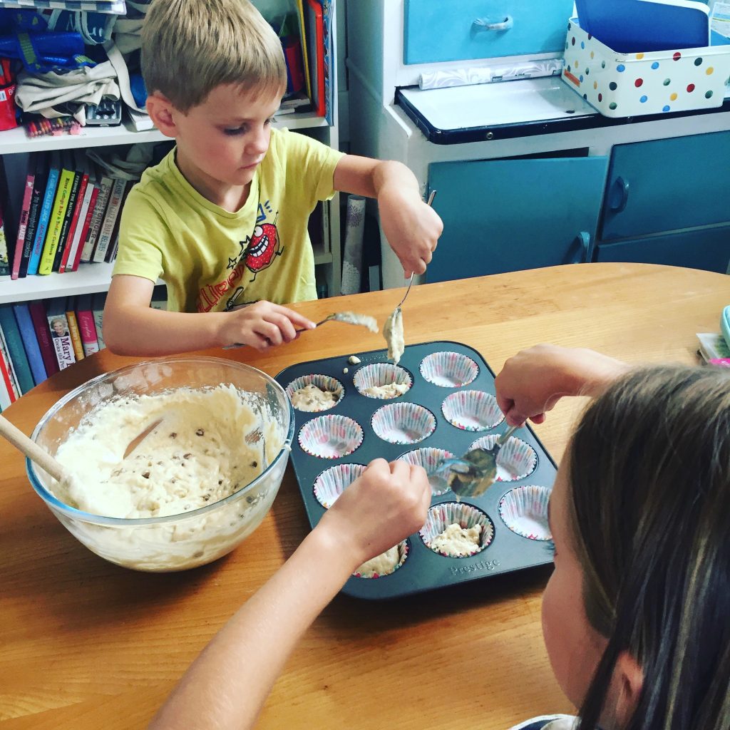 Pregnancy Diary baking with kids